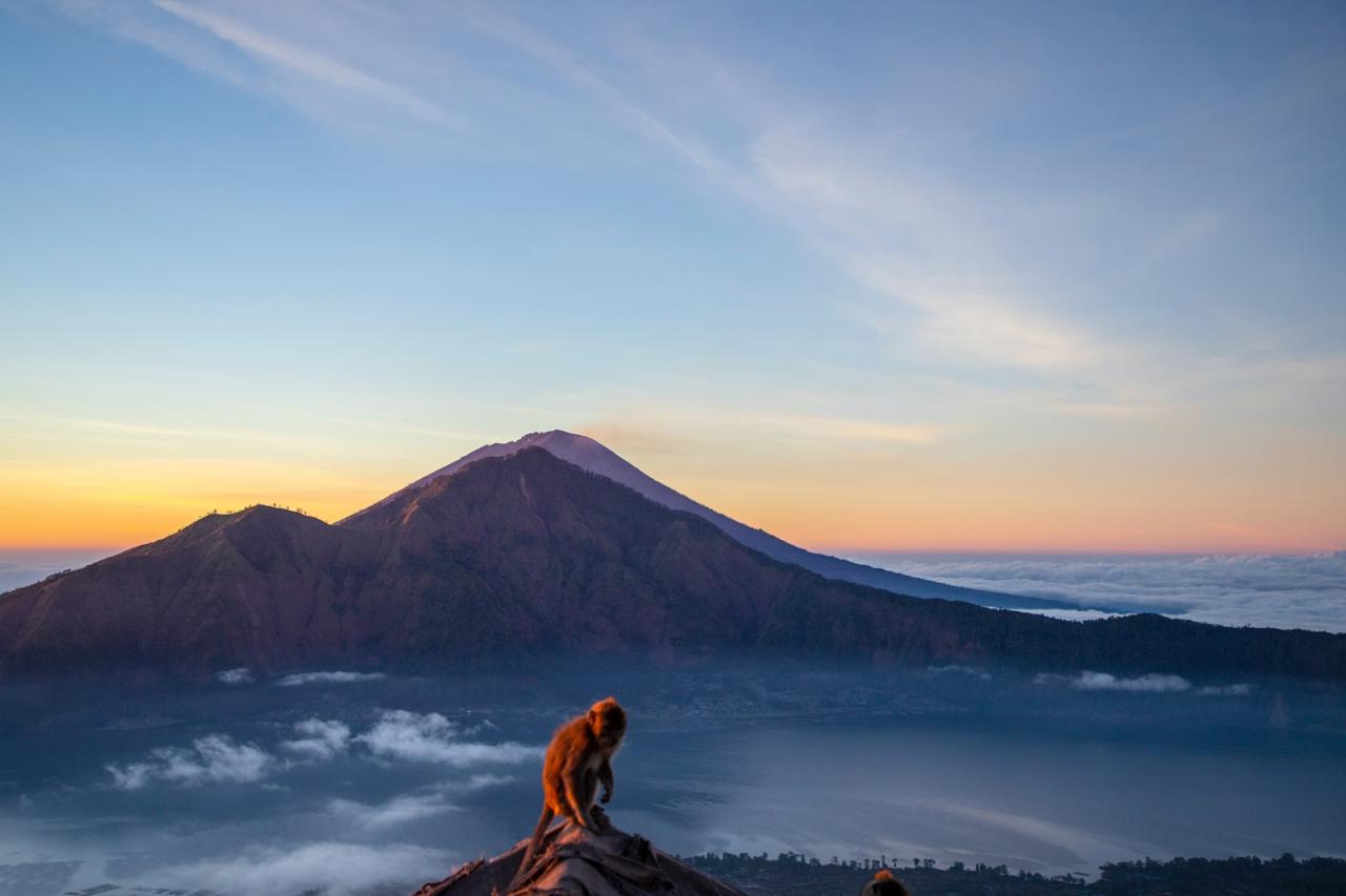 Selami Keindahan Magis Matahari Terbit di Gunung Batur Bali